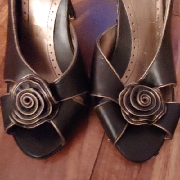 Kenneth Cole reaction bronze and gold heels - Picture 5 of 5